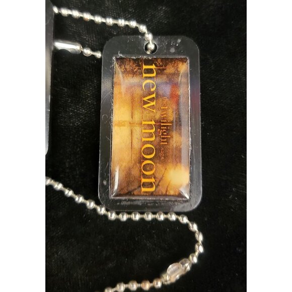 Collectible Twilight Saga:  Edward Cullen New Moon Dog Tags - Picture 7 of 10